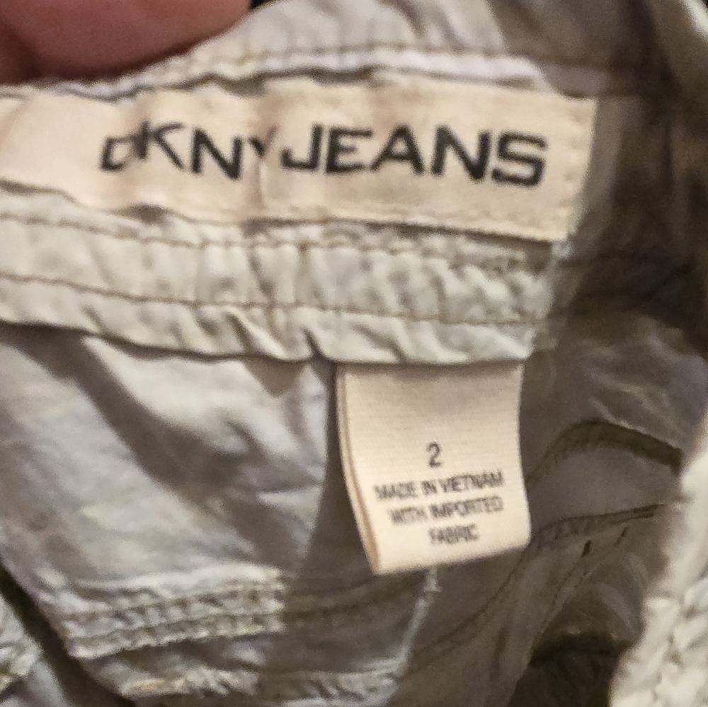 DKNY cute light colored camo capris sz2 - Picture 7 of 7